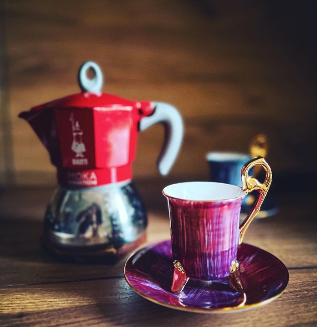 piękny dzień z ekscytującą kawą